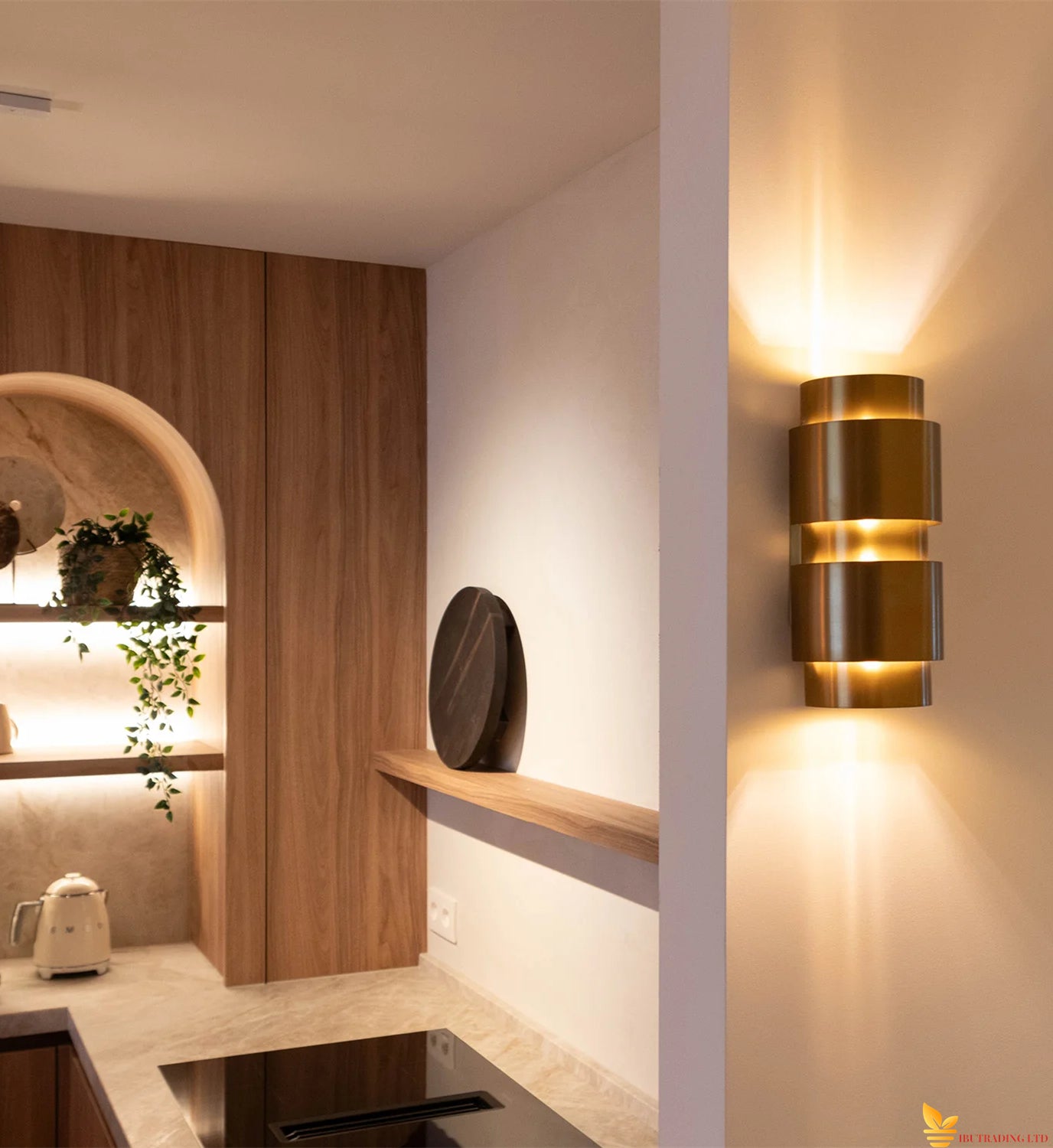 Bronze wall lamp
